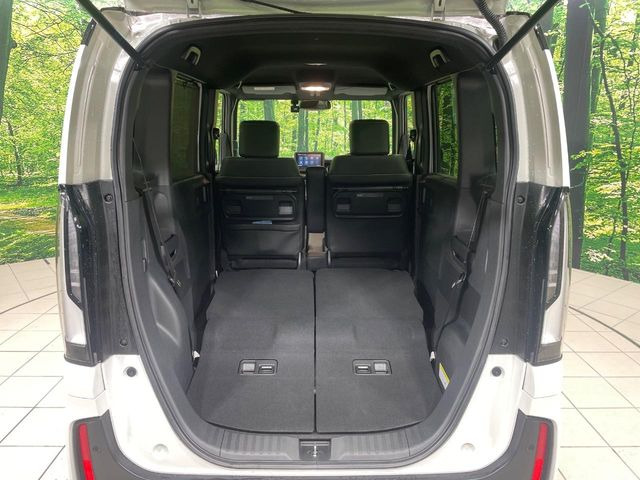 ���i�̂���������ʋ΁A���}���ɏ\���ȉ׎��X�y�[�X���m�ۂ��Ă���܂��B�Z�J���h�V�[�g��|���ƁA�傫�ȉו��̐ύڂ��\�ł���