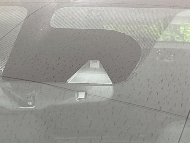 �y�G�}�[�W�F���V�[�u���[�L�z���s���ɑO���̎ԗ�����F�����A�Փ˂������Ȏ��͌x��ƃu���[�L�ŏՓˉ���Ɣ�Q�y�����A�V�X�g�B�����S�Ƀh���C�u�����y���݂��������܂��B