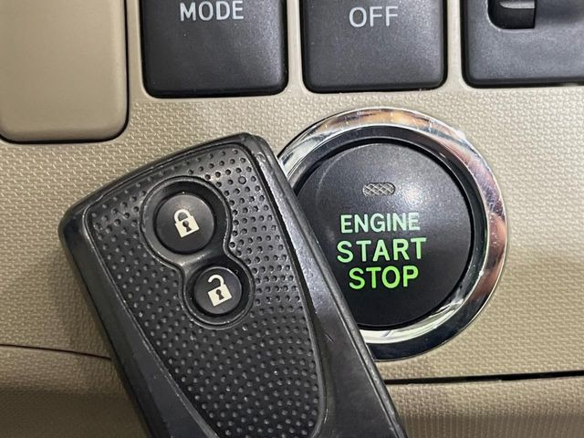 �y�L�[�t���[�V�X�e���z�J�o����|�P�b�g�ɓ��ꂽ�܂܂ł��h�A�̎{���E�������\�ȃX�}�[�g�L�[�𑕔��B�G���W���̃I���E�I�t�����J�M�����o���K�v����������Ƃ��Ă��֗��ł���