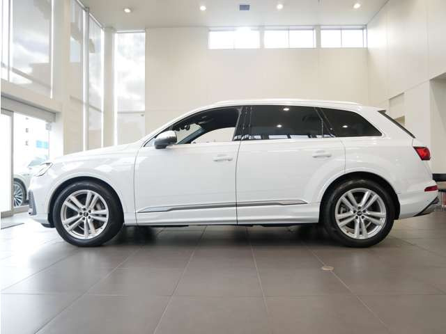 Q755 TFSI クワトロ Sライン 4WD