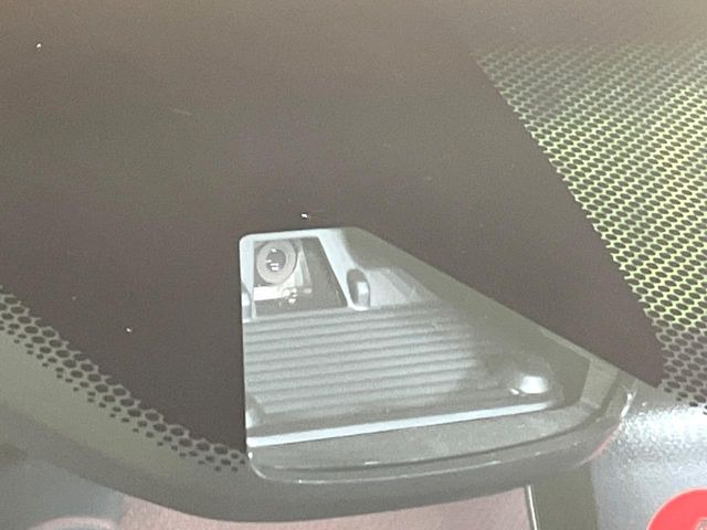 �y�z���_�Z���V���O�z���s���ɑO���̎ԗ�����F�����A�Փ˂������Ȏ��͌x��ƃu���[�L�ŏՓˉ���Ɣ�Q�y�����A�V�X�g�B�����S�Ƀh���C�u�����y���݂��������܂��B