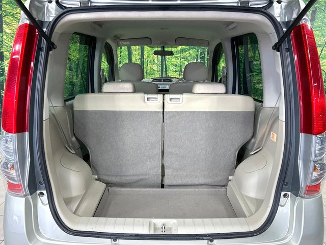 ���i�̂���������ʋ΁A���}���ɏ\���ȉ׎��X�y�[�X���m�ۂ��Ă���܂��B�Z�J���h�V�[�g��|���ƁA�傫�ȉו��̐ύڂ��\�ł���