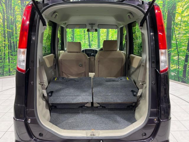 ���i�̂���������ʋ΁A���}���ɏ\���ȉ׎��X�y�[�X���m�ۂ��Ă���܂��B�Z�J���h�V�[�g��|���ƁA�傫�ȉו��̐ύڂ��\�ł���