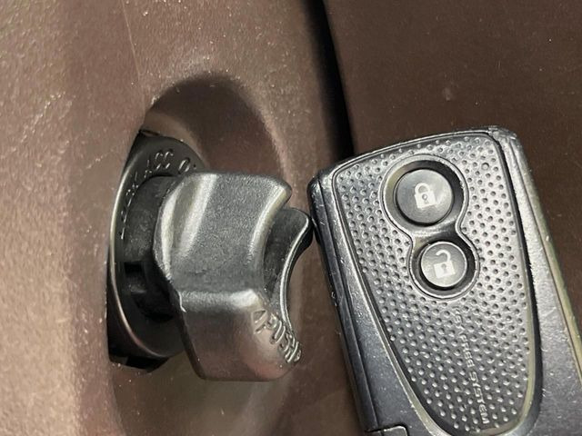 �y�X�}�[�g�L�[�z�J�o����|�P�b�g�ɓ��ꂽ�܂܂ł��h�A�̎{���E�������\�ȃX�}�[�g�L�[�𑕔��B�G���W���̃I���E�I�t�����J�M�����o���K�v����������Ƃ��Ă��֗��ł���