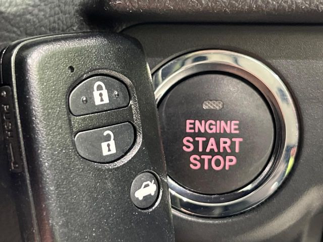 �y�A�N�Z�X�L�[&�v�b�V���X�^�[�g�z�J�o����|�P�b�g�ɓ��ꂽ�܂܂ł��h�A�̎{���E�������\�ȃX�}�[�g�L�[�𑕔��B�G���W���̃I���E�I�t�����J�M�����o���K�v�������A�{�^�����v�b�V�����邾����OK��