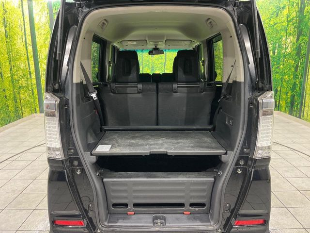 ���i�̂���������ʋ΁A���}���ɏ\���ȉ׎��X�y�[�X���m�ۂ��Ă���܂��B�Z�J���h�V�[�g��|���ƁA�傫�ȉו��̐ύڂ��\�ł���