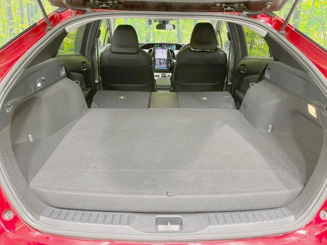 普段のお買い物や通勤、送迎等に十分な荷室スペースを確保しております。セカンドシートを倒すと、大きな荷物の積載も可能です♪