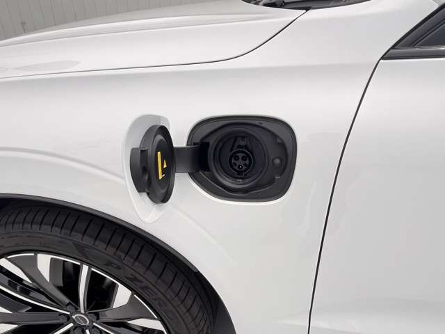 XC60ウルトラ T6 AWD プラグイン ハイブリッド 4WD