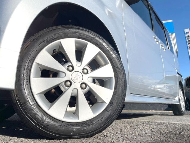 �y����14�C���`�A���~�z�C�[���z�O�ςɃ}�b�`���������A���~�z�C�[���𑕒����Ă���܂��B�e��ЊO�A���~�z�C�[����A�X�^�b�h���X�^�C�����戵�����Ă���܂��B���񂲑��k����������