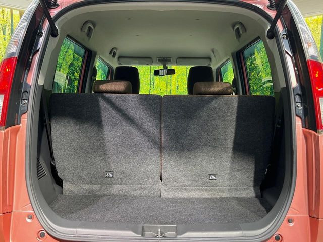 ���i�̂���������ʋ΁A���}���ɏ\���ȉ׎��X�y�[�X���m�ۂ��Ă���܂��B�Z�J���h�V�[�g��|���ƁA�傫�ȉו��̐ύڂ��\�ł���