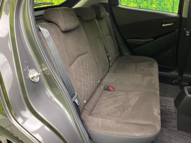 �R���p�N�g�J�[�ł����A�Z�J���h�V�[�g�͏\���ȍL����������K�ɂ���肢�������܂���V�[�g��|���đ傫�ȉו���ς񂾂�ƁA�p�r�̕����L��1��ł��B