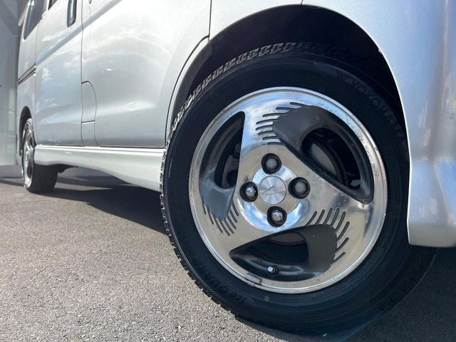 �y14�C���`�A���~�z�C�[���z�O�ςɃ}�b�`�����A���~�z�C�[���𑕒����Ă���܂��B�e��A���~�z�C�[����A�X�^�b�h���X�^�C�����戵�����Ă���܂��B���񂲑��k����������