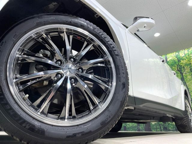 �y���I�j�X18�C���`�A���~�z�C�[���z�O�ςɃ}�b�`�����A���~�z�C�[���𑕒����Ă���܂��B�e��A���~�z�C�[����A�X�^�b�h���X�^�C�����戵�����Ă���܂��B���񂲑��k����������