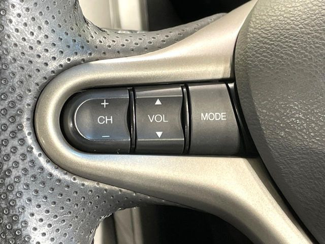 �y�X�e�A�����O�X�C�b�`�z�^�]���A�O������ڐ������炷���ƂȂ��A�I�[�f�B�I���̑��삪�\�ȕ֗��@�\!���S&���K�ȃh���C�u�����o���Ă���܂���