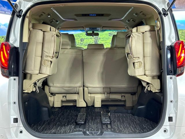 ���i�̂���������ʋ΁A���}���ɏ\���ȉ׎��X�y�[�X���m�ۂ��Ă���܂��B�Z�J���h�V�[�g��|���ƁA�傫�ȉו��̐ύڂ��\�ł���