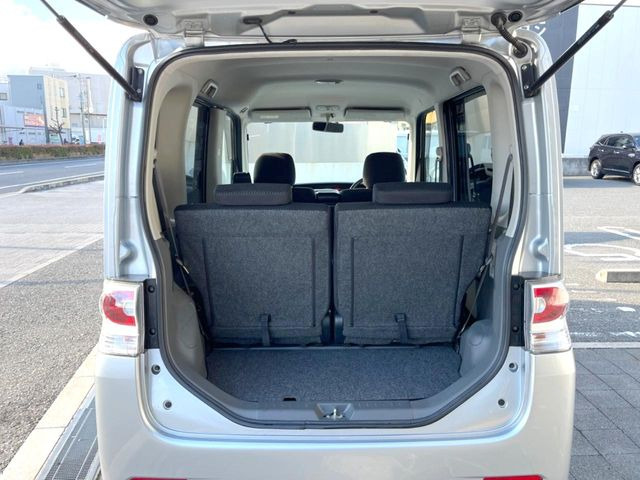 ���i�̂���������ʋ΁A���}���ɏ\���ȉ׎��X�y�[�X���m�ۂ��Ă���܂��B�Z�J���h�V�[�g��|���ƁA�傫�ȉו��̐ύڂ��\�ł���