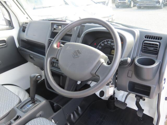 �ԓ��͐��Ǝ҂ɂĎ����N���[�j���O�{�H�ς݂Ȃ̂ŁA��ϐ����ł��B�I���b�N�X�����Ԃł݂͂Ȃ��܂ɉ��K�ȃh���C�u�����񑩂��܂��B