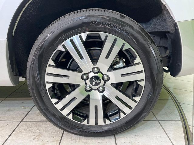 �y�����A���~�z�C�[���z�O�ςɃ}�b�`���������A���~�z�C�[���𑕒����Ă���܂��B�e��ЊO�A���~�z�C�[����A�X�^�b�h���X�^�C�����戵�����Ă���܂��B���񂲑��k����������