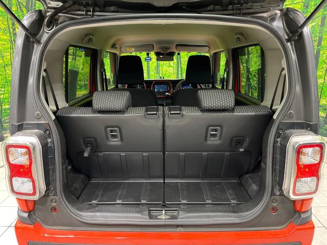 ���i�̂���������ʋ΁A���}���ɏ\���ȉ׎��X�y�[�X���m�ۂ��Ă���܂��B�Z�J���h�V�[�g��|���ƁA�傫�ȉו��̐ύڂ��\�ł���