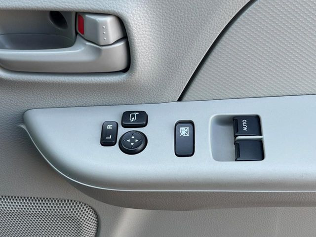 �y�d���i�[�~���[�z�T�C�h�~���[�͓d���i�[���ƂȂ��Ă���A�������ԏ�ł��L�Y�������X�N��}�����܂��B