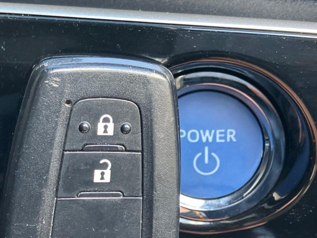 �y�X�}�[�g�L�[�z�J�o����|�P�b�g�ɓ��ꂽ�܂܂ł��h�A�̎{���E�������\�ȃX�}�[�g�L�[�𑕔��B�G���W���̃I���E�I�t�����J�M�����o���K�v����������Ƃ��Ă��֗��ł���