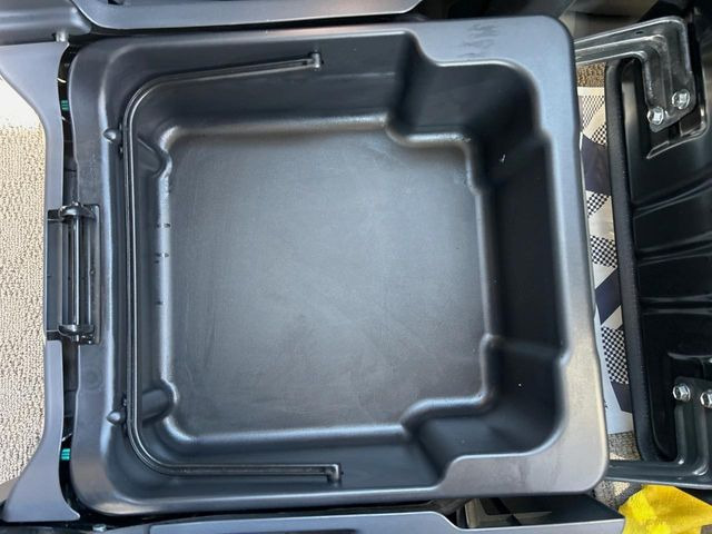 �y�V�[�g�A���_�[�{�b�N�X�z�V�[�g�̉��ɑ�e�ʂ̎��[�X�y�[�X��������Ă���A�C���ԃO�b�Y�ȂǁA�O���猩��ꂽ���Ȃ����̂�����������[�ł��ĕ֗�!