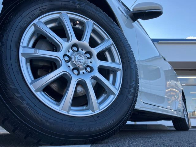 �y15�C���`�A���~�z�C�[���z�O�ςɃ}�b�`�����A���~�z�C�[���𑕒����Ă���܂��B�e��A���~�z�C�[����A�X�^�b�h���X�^�C�����戵�����Ă���܂��B���񂲑��k����������