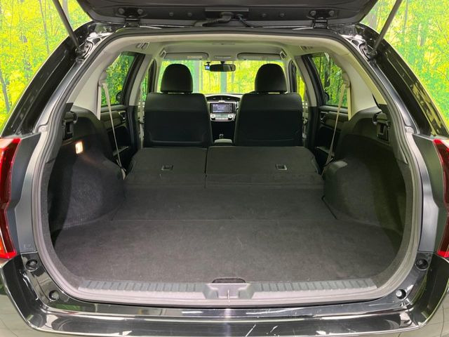 ���i�̂���������ʋ΁A���}���ɏ\���ȉ׎��X�y�[�X���m�ۂ��Ă���܂��B�Z�J���h�V�[�g��|���ƁA�傫�ȉו��̐ύڂ��\�ł���