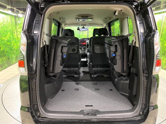 ���i�̂���������ʋ΁A���}���ɏ\���ȉ׎��X�y�[�X���m�ۂ��Ă���܂��B�Z�J���h�V�[�g��|���ƁA�傫�ȉו��̐ύڂ��\�ł���