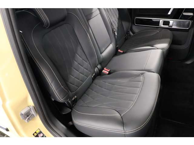 �㕔���Ȃɂ̓`���C���h�V�[�g�������\�ł��B�w�ʂ�|���΃g�����N�X���[���\�ƂȂ�A���ڕ��̐ύڂ��ł��܂��B