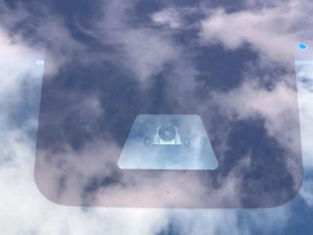 �y�X�}�[�g�A�V�X�g�z���s���ɑO���̎ԗ�����F�����A�Փ˂������Ȏ��͌x��ƃu���[�L�ŏՓˉ���Ɣ�Q�y�����A�V�X�g�B�����S�Ƀh���C�u�����y���݂��������܂��B