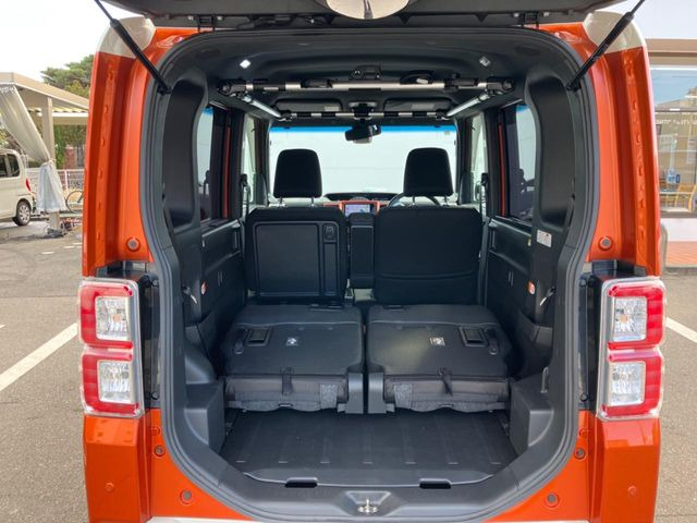 ���i�̂���������ʋ΁A���}���ɏ\���ȉ׎��X�y�[�X���m�ۂ��Ă���܂��B�Z�J���h�V�[�g��|���ƁA�傫�ȉו��̐ύڂ��\�ł���