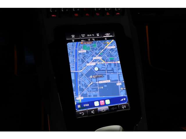 �A�b�v���J�[�v���C�ɑΉ����Ă���AiPhone�ƘA�g���邱�ƂŃi�r�Q�[�V������ʘb�A���y�Đ��Ȃǂ𒼊��I�ɑ���ł��܂��B�h���C�r���O�������S�����K�ɃX�}�[�g�@�\�����y���݂��������܂��B