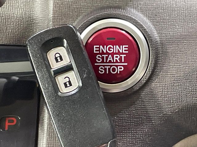 �yHonda�X�}�[�g�L�[�z�J�o����|�P�b�g�ɓ��ꂽ�܂܂ł��h�A�̎{���E�������\�ȃX�}�[�g�L�[�𑕔��B�G���W���̃I���E�I�t�����J�M�����o���K�v����������Ƃ��Ă��֗��ł���