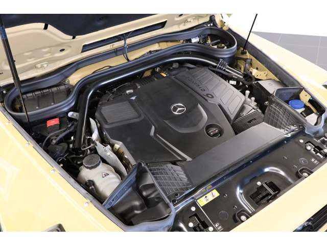 2.9L V�^6�C��DOHC�c�C���^�[�{�A440ps/56.1kgm�A�S��&times;�S��&times;�S��mm 4726&times;1927&times;1596mm�A�ԗ��d�� 2035kg