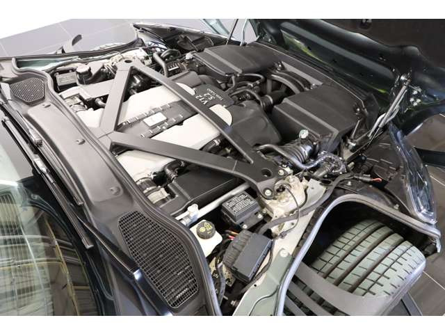 5.2L V�^12�C��DOHC�c�C���^�[�{�A630ps/71.4kgm�̃G���W���𐥔񂲊��\��������!