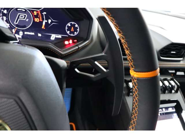 �X�e�A�����O�ɂ̓p�h���V�t�g������A�h���C�o�[�̈ӎv�ɑ����������I�ȑ��삪�\�ł������܂��B�X�|�[�e�B���Ə㎿�������˔����A�������������w���߂Ă���鑕���ł��B