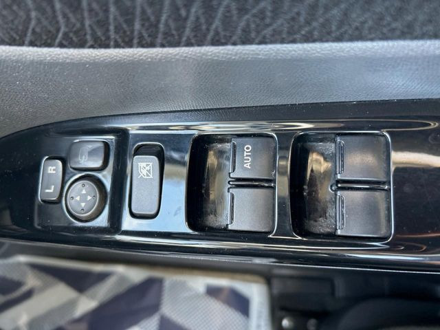 �y�d���i�[�~���[�z�T�C�h�~���[�͓d���i�[���ƂȂ��Ă���A�������ԏ�ł��L�Y�������X�N��}�����܂��B