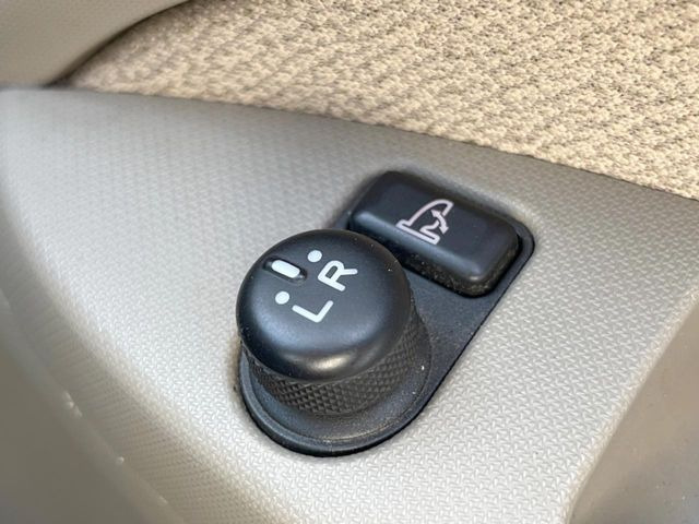 �y�d���i�[�~���[�z�T�C�h�~���[�͓d���i�[���ƂȂ��Ă���A�������ԏ�ł��L�Y�������X�N��}�����܂��B