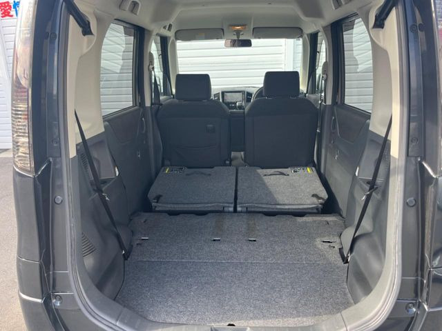 ���i�̂���������ʋ΁A���}���ɏ\���ȉ׎��X�y�[�X���m�ۂ��Ă���܂��B�Z�J���h�V�[�g��|���ƁA�傫�ȉו��̐ύڂ��\�ł���