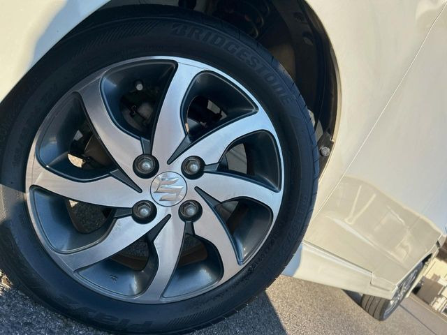 �y����15�C���`�A���~�z�C�[���z�O�ςɃ}�b�`���������A���~�z�C�[���𑕒����Ă���܂��B�e��ЊO�A���~�z�C�[����A�X�^�b�h���X�^�C�����戵�����Ă���܂��B���񂲑��k����������