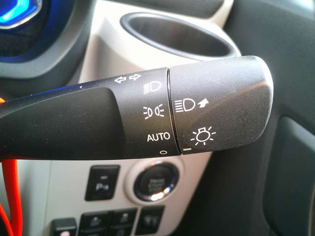 ���I�[�g���C�g&�n�C�r�[���A�V�X�g�����̖͂��邳�����m���Ď����Ń��C�g�_�����Ă���g���l���Ȃǂŕ֗��ł��B�����!�Ό��ԂȂǂ����m���ăn�C&hArr;���[�������Ő؂�ւ��Ă���܂��B