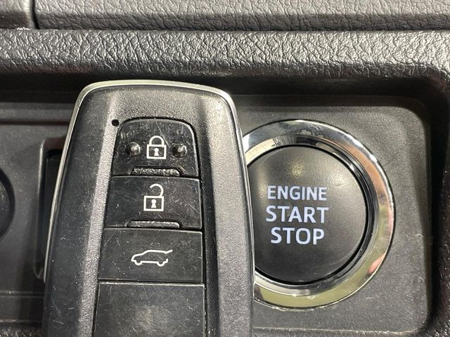 �y�X�}�[�g�L�[�z�J�o����|�P�b�g�ɓ��ꂽ�܂܂ł��h�A�̎{���E�������\�ȃX�}�[�g�L�[�𑕔��B�G���W���̃I���E�I�t�����J�M�����o���K�v����������Ƃ��Ă��֗��ł���