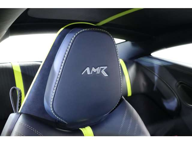 �����ɂ������ꂽ��p�f�U�C���͖��炩�ɑ��Ƃ͈قȂ�������ꂽ���͋C���o���Ă���T�X�y���V�����_���p�[��M�A�{�b�N�X�̐�p�Z�b�e�B���O�ɂȂ��Ă���܂�