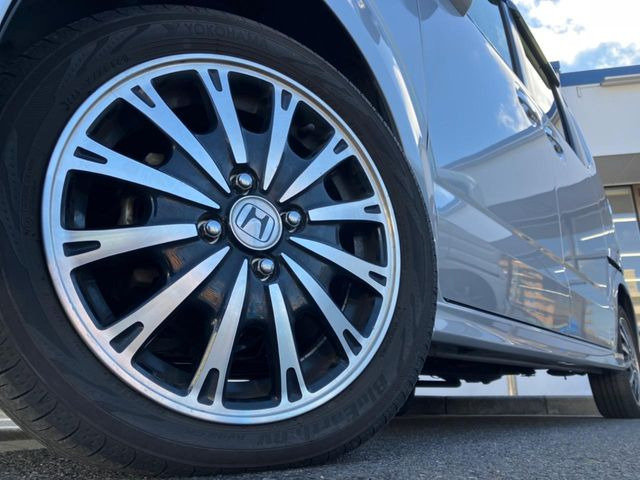 �y����15�C���`�A���~�z�C�[���z�O�ςɃ}�b�`���������A���~�z�C�[���𑕒����Ă���܂��B�e��ЊO�A���~�z�C�[����A�X�^�b�h���X�^�C�����戵�����Ă���܂��B���񂲑��k����������