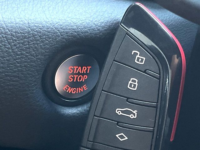 �y�X�}�[�g�L�[�z�J�o����|�P�b�g�ɓ��ꂽ�܂܂ł��h�A�̎{���E�������\�ȃX�}�[�g�L�[�𑕔��B�G���W���̃I���E�I�t�����J�M�����o���K�v����������Ƃ��Ă��֗��ł���