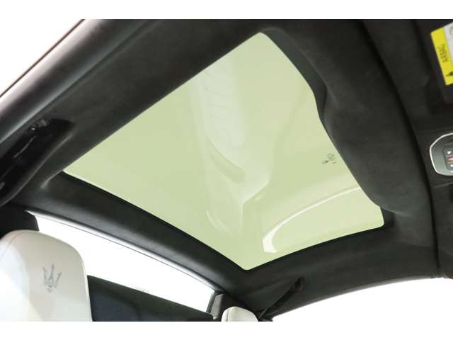 �i�[��PLDC�K���X���[�t�́A�X�C�b�`����ɂ��u���ɓ����ƕs������؂�ւ��\�B�J�������ӂ��I�[�v���h���C�u�ƁA�㎿�ŗ����������N�[�y���C�N�ȋ�Ԃ����݂Ɋy���߂�A��i���Ɖ��K�������˔����������ł��B