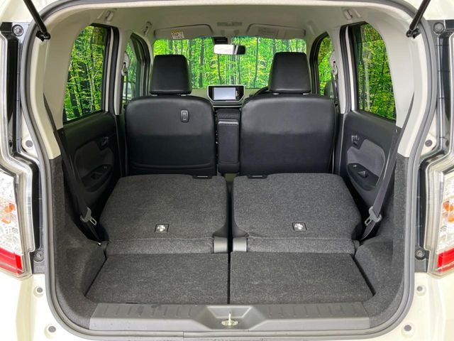 ���i�̂���������ʋ΁A���}���ɏ\���ȉ׎��X�y�[�X���m�ۂ��Ă���܂��B�Z�J���h�V�[�g��|���ƁA�傫�ȉו��̐ύڂ��\�ł���