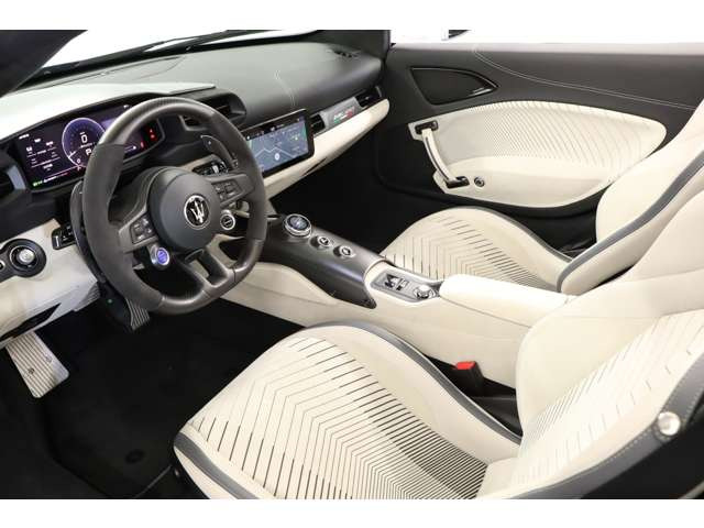 �g�p���͂قƂ�Ǌ�����ꂸ�A�C���e���A�͔����Y��ȏ�Ԃ�ۂ��Ă���܂��B�ו��܂Œ��J�Ɉ����Ă���A�㎿�ȑf�ނ̎���������������̂܂܎c��A���K�ŐS�n�悢������Ԃł��B