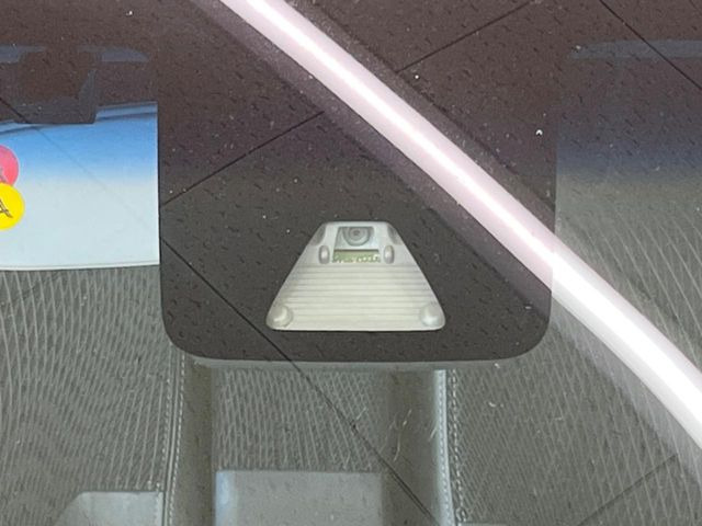 �y�X�}�[�g�A�V�X�g2�z���s���ɑO���̎ԗ�����F�����A�Փ˂������Ȏ��͌x��ƃu���[�L�ŏՓˉ���Ɣ�Q�y�����A�V�X�g�B�����S�Ƀh���C�u�����y���݂��������܂��B